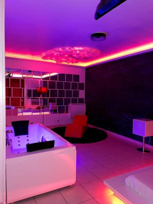 Appartement Jeu De Regards - Jacuzzi/Balneo à Courcouronnes Extérieur photo